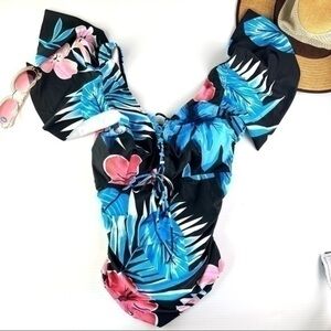 Peddney womens medium one piece Swimsuit floral cap sleeve
